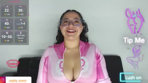 Snapshot of zophy_evans_ chatting on 12/17/25, 02:17 Zophy online show from 12/17/25, 02:17