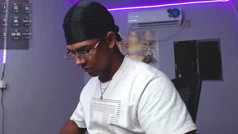 Snapshot of zoriel_derox chatting on 07/14/26, 02:23 Zoriel online show from 07/14/26, 02:23