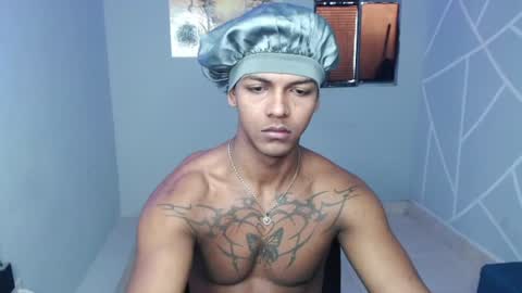 Snapshot of zoriel_derox chatting on 07/19/26, 01:15 Zoriel online show from 07/19/26, 01:15
