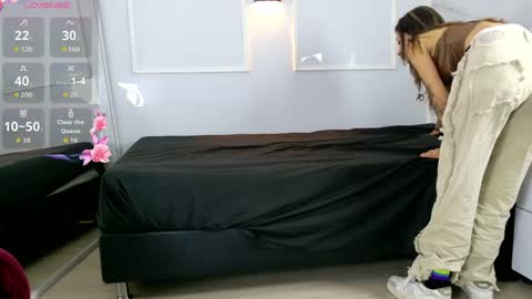Snapshot of zorravioleta chatting on 04/28/26, 12:21 Violeta online show from 04/28/26, 12:21