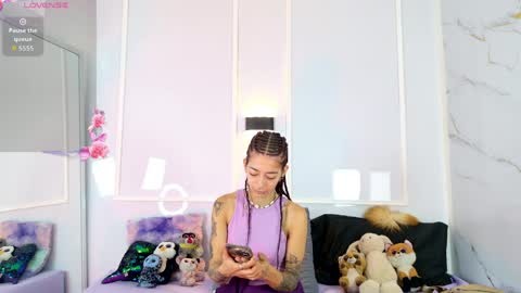 Snapshot of zorravioleta chatting on 05/19/26, 12:22 Violeta online show from 05/19/26, 12:22
