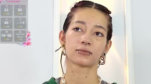 Snapshot of zorravioleta chatting on 05/25/26, 02:23 Violeta online show from 05/25/26, 02:23