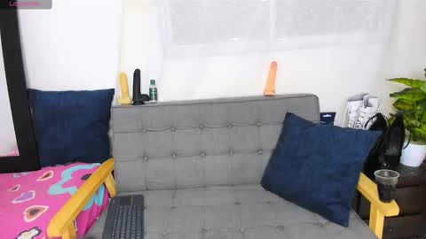 zou_quira online show from 11/24/25, 03:06