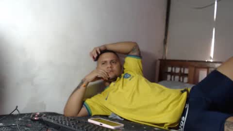 zues_gle25 online show from 04/17/26, 08:34