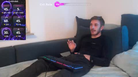 Zuzmoe online show from 12/17/25, 10:27