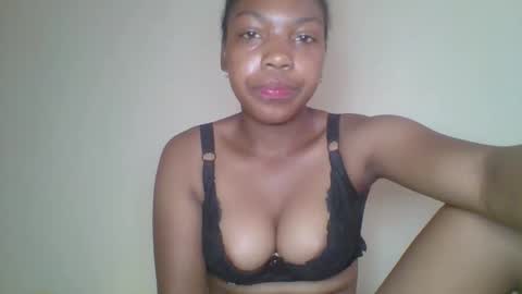 zyraelle_01 online show from 04/18/26, 08:18
