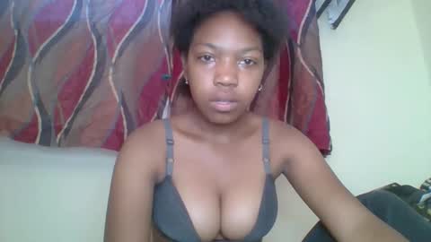 zyraelle_01 online show from 04/26/26, 06:55