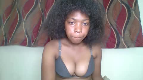 zyraelle_01 online show from 04/26/26, 07:00