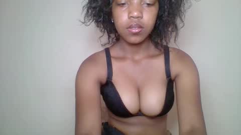 zyraelle_01 online show from 05/03/26, 10:10