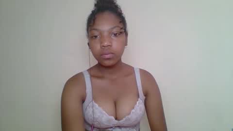 zyraelle_01 online show from 05/08/26, 09:03