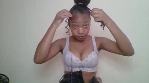 zyraelle_01 online show from 05/11/26, 11:49