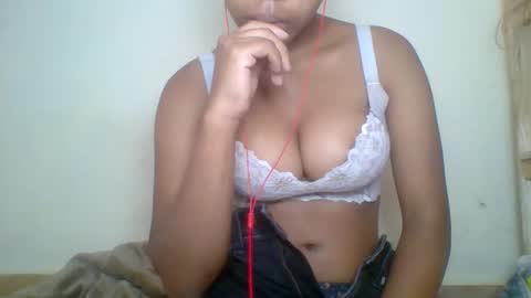 zyraelle_01 online show from 06/01/26, 05:53