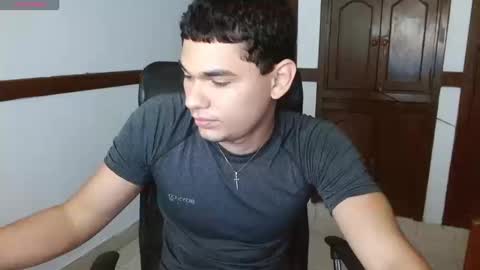 Snapshot of zyrosxk chatting on 09/19/25, 01:01 antonio felipe online show from 09/19/25, 01:01