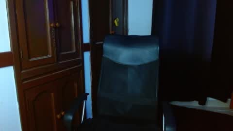 Snapshot of zyrosxk chatting on 11/04/25, 10:03 antonio felipe online show from 11/04/25, 10:03