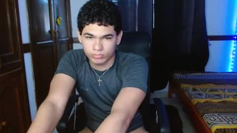 Snapshot of zyrosxk chatting on 11/07/25, 12:05 antonio felipe online show from 11/07/25, 12:05