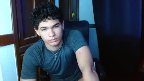 Snapshot of zyrosxk chatting on 11/25/25, 06:46 antonio felipe online show from 11/25/25, 06:46