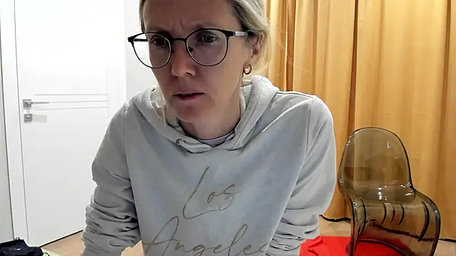 angelmommu online show from 10/14/25, 04:57