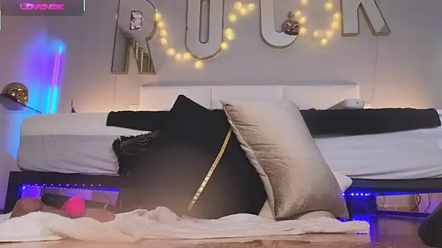 Snapshot of Helena_Karel chatting on 01/15/25, 08:48 Helena Karel online show from 01/15/25, 08:48