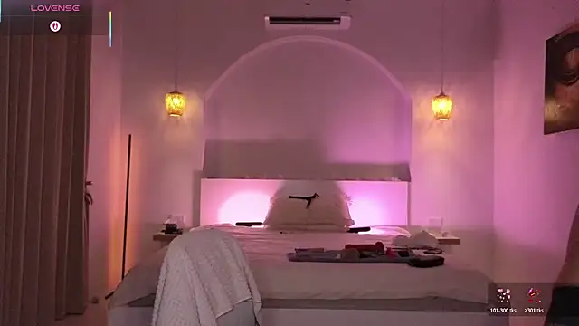 Snapshot of Helena_Karel chatting on 11/15/25, 12:23 Helena Karel online show from 11/15/25, 12:23