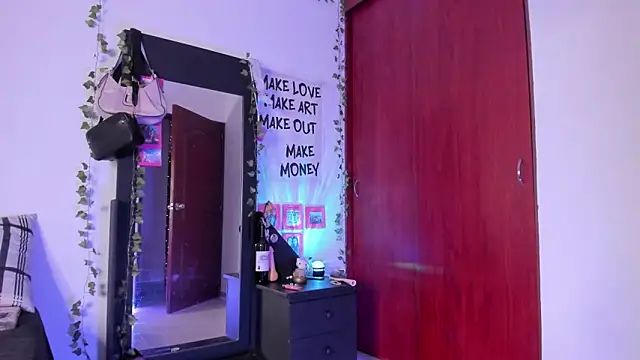 little kayla  online show from 04/16/26, 12:44