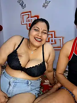 MOM-SUN-COUPLE online show from 01/03/25, 04:16