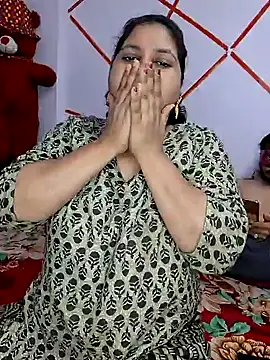 MOM-SUN-COUPLE online show from 01/24/25, 04:39