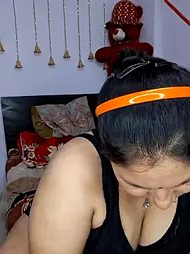 MOM-SUN-COUPLE online show from 01/30/25, 05:17