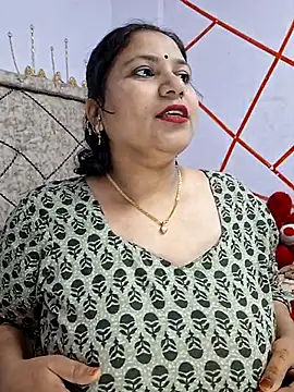 MOM-SUN-COUPLE online show from 02/26/25, 04:56