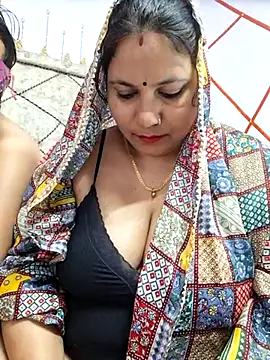 MOM-SUN-COUPLE online show from 03/01/25, 08:10