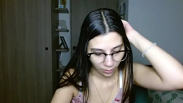 mia  lopez  online show from 12/17/25, 02:06