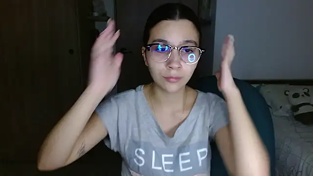 mia  lopez  online show from 03/25/26, 03:45