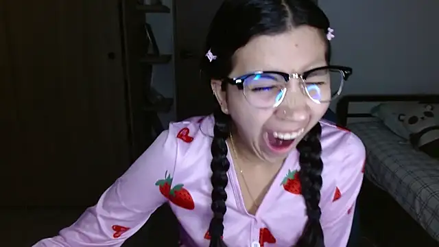 mia  lopez  online show from 04/05/26, 01:14