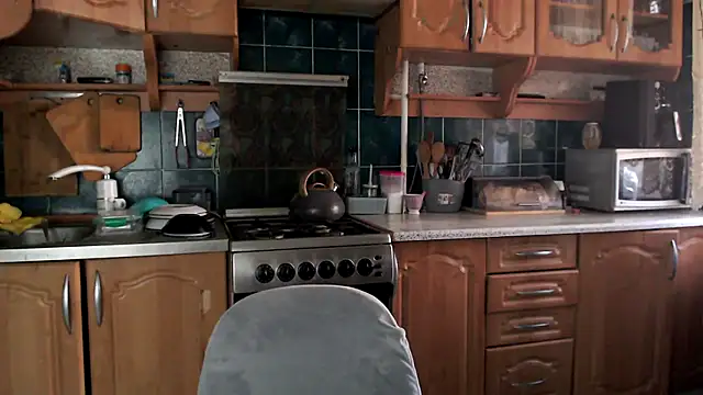 uliastar online show from 11/15/25, 06:22