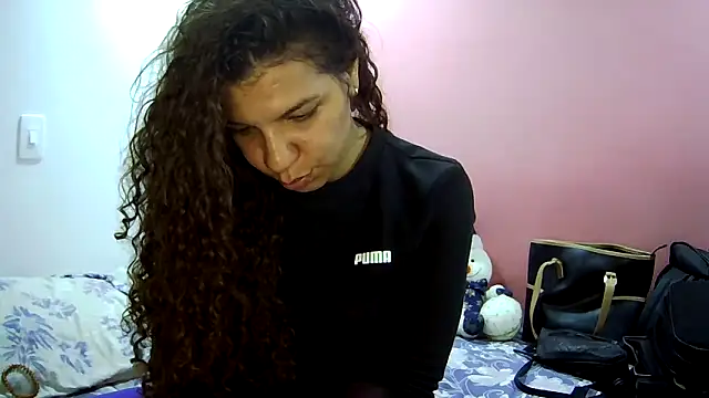 gatubelahot online show from 12/23/25, 04:43