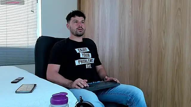 Snapshot of alexman_fuck chatting on 04/15/26, 10:21 alexman fuck online show from 04/15/26, 10:21