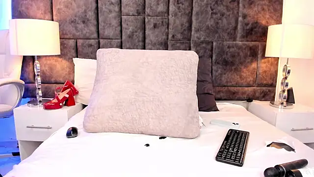 Snapshot of Petit-Rosse chatting on 01/10/25, 01:21 Petit-Rosse online show from 01/10/25, 01:21