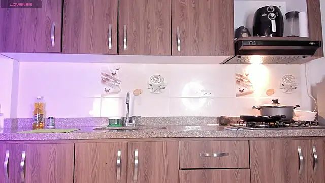 Snapshot of Petit-Rosse chatting on 11/06/25, 12:22 Petit-Rosse online show from 11/06/25, 12:22