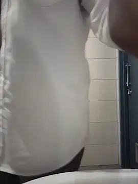 Snapshot of douksm chatting on 12/11/24, 10:58 douksm online show from 12/11/24, 10:58