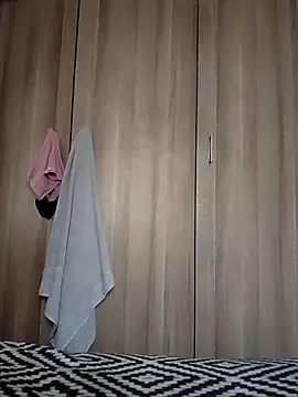 Snapshot of douksm chatting on 09/28/25, 07:03 douksm online show from 09/28/25, 07:03