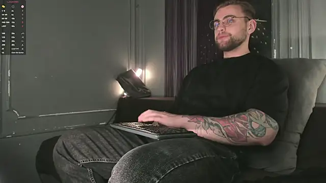 Snapshot of WayneWilson chatting on 12/18/25, 04:40 WayneWilson online show from 12/18/25, 04:40