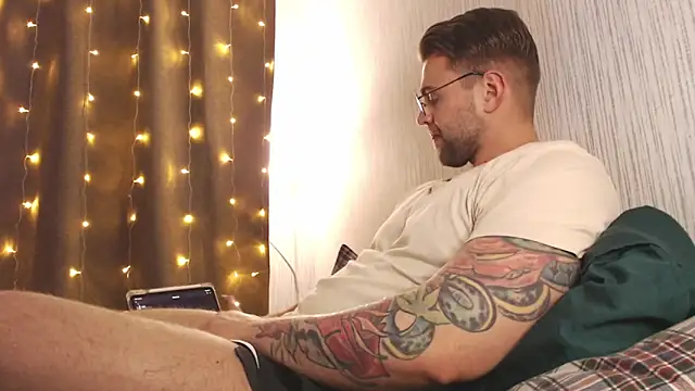 WayneWilson online show from 12/21/25, 07:48