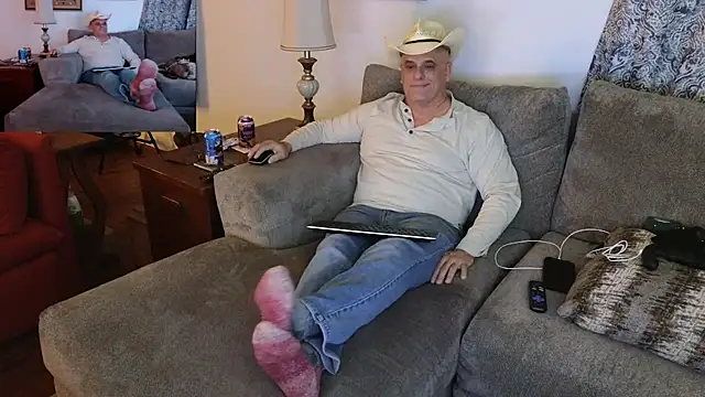 Foxhunt99 online show from 02/08/25, 02:58