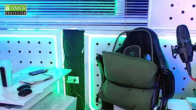 Darko0717 online show from 10/21/25, 01:34