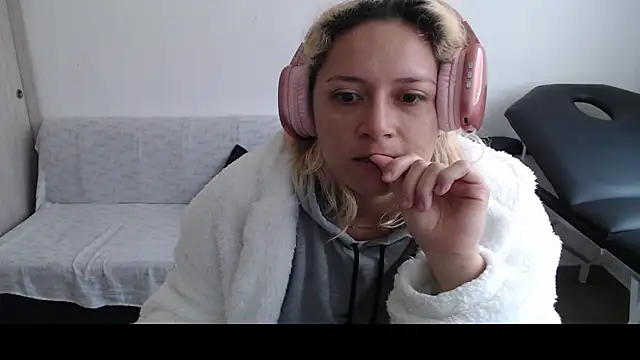 MommyMiaWs online show from 03/08/25, 01:03