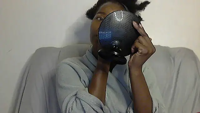 sluttylaura21 online show from 03/18/25, 01:32