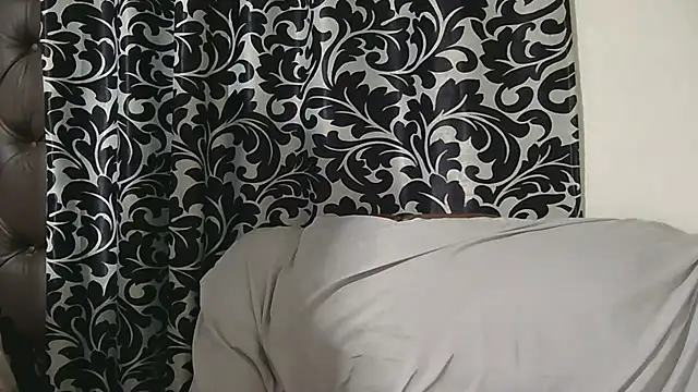 sluttylaura21 online show from 09/09/25, 05:12