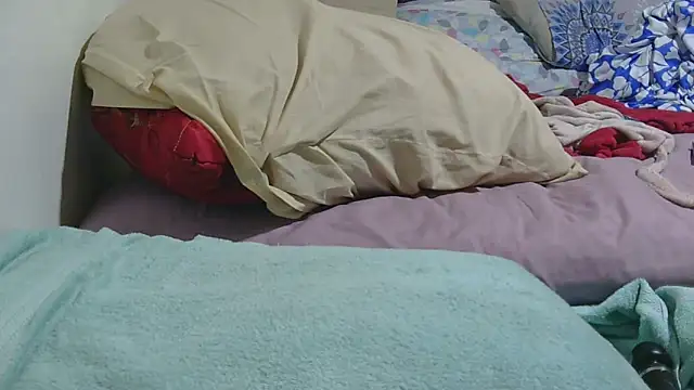 sluttylaura21 online show from 04/03/26, 05:38