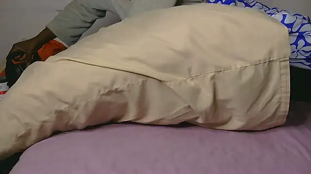 sluttylaura21 online show from 05/18/26, 04:40