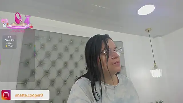 anette cooper online show from 10/17/25, 03:31