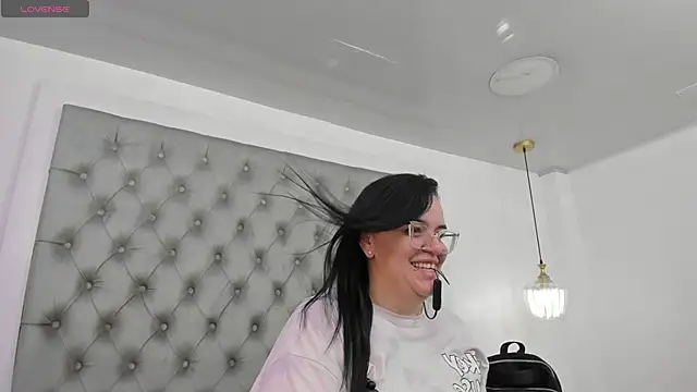 Snapshot of anette_cooper chatting on 06/19/26, 03:44 anette cooper online show from 06/19/26, 03:44